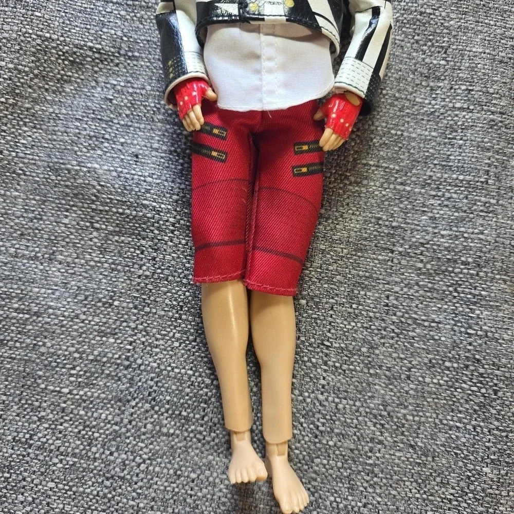 Disney Descendants 2 CARLOS Isle of the Lost Royal Yacht 11